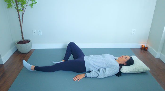 Knee Drop Exercise 7 Bed Exercises for Sciatica, Piriformis Syndrome & Hip Pain - Coach ...